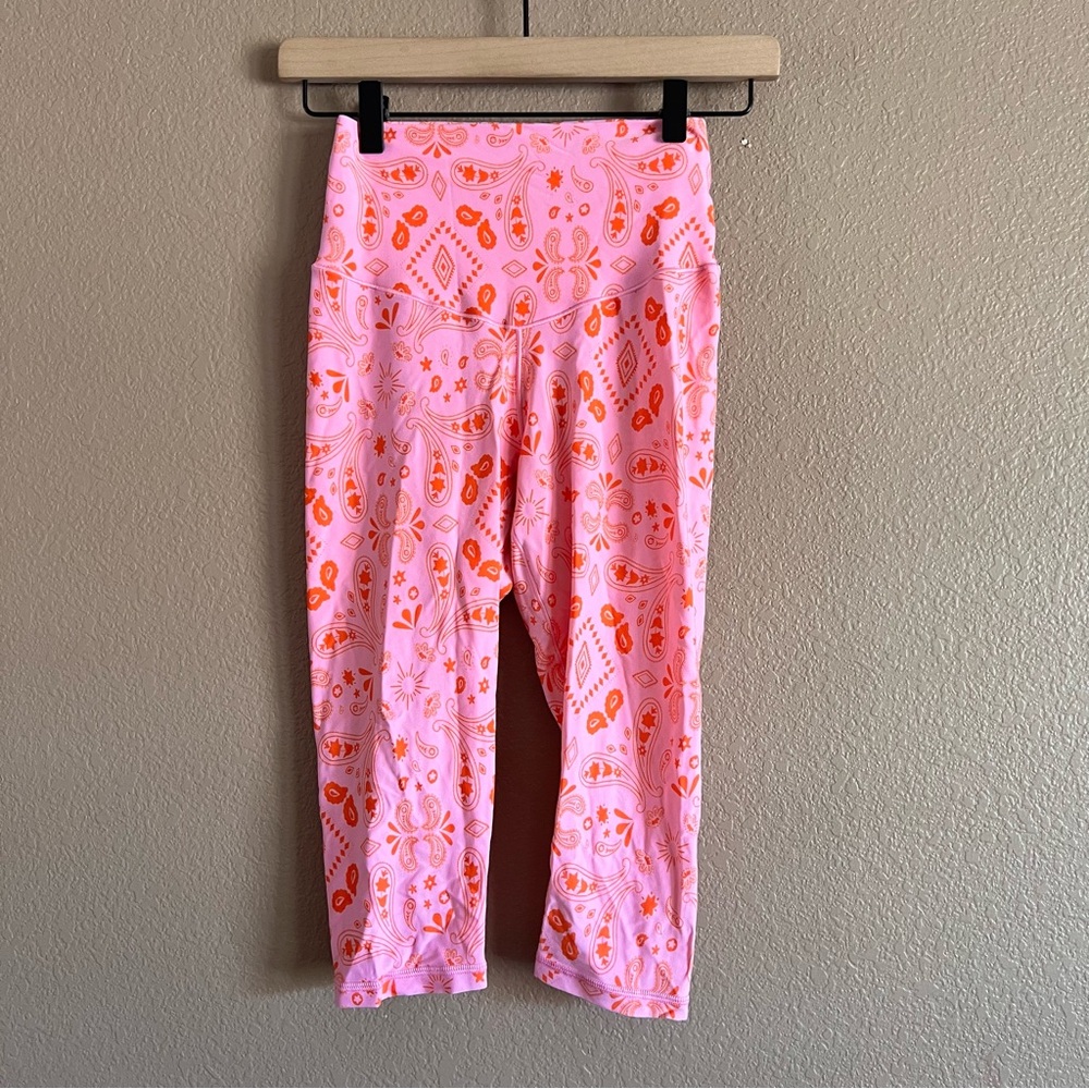 Offline by Aerie Pink and Orange Paisley Cropped Leggings Size Small